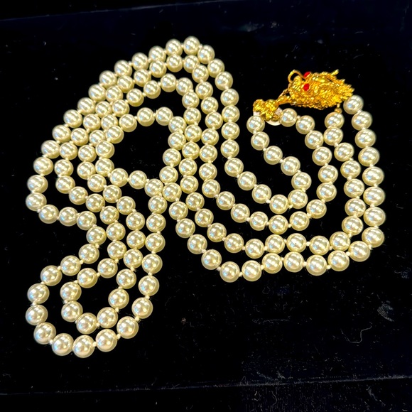 Vintage Strand of Hand-Knotted Faux Pearls with Dragon Clasp - Picture 2 of 5
